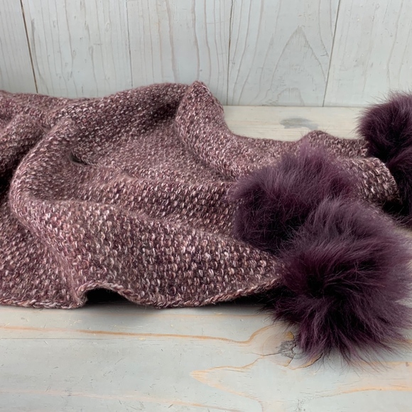 UGG QUATRO POM SCARF PURE CASHMERE AND TOSCANA POM - Picture 2 of 7